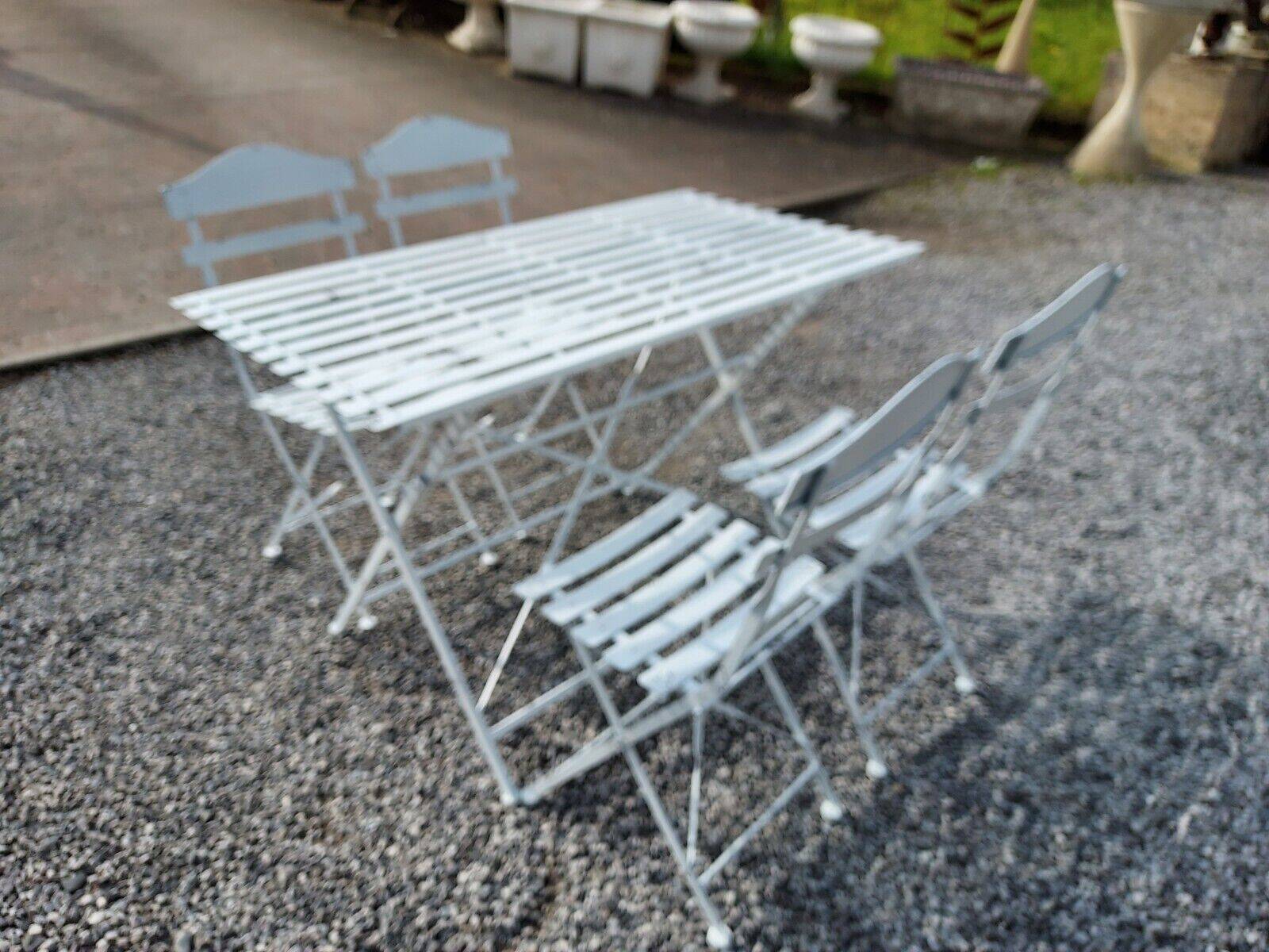 Folding garden furniture in white patinated iron