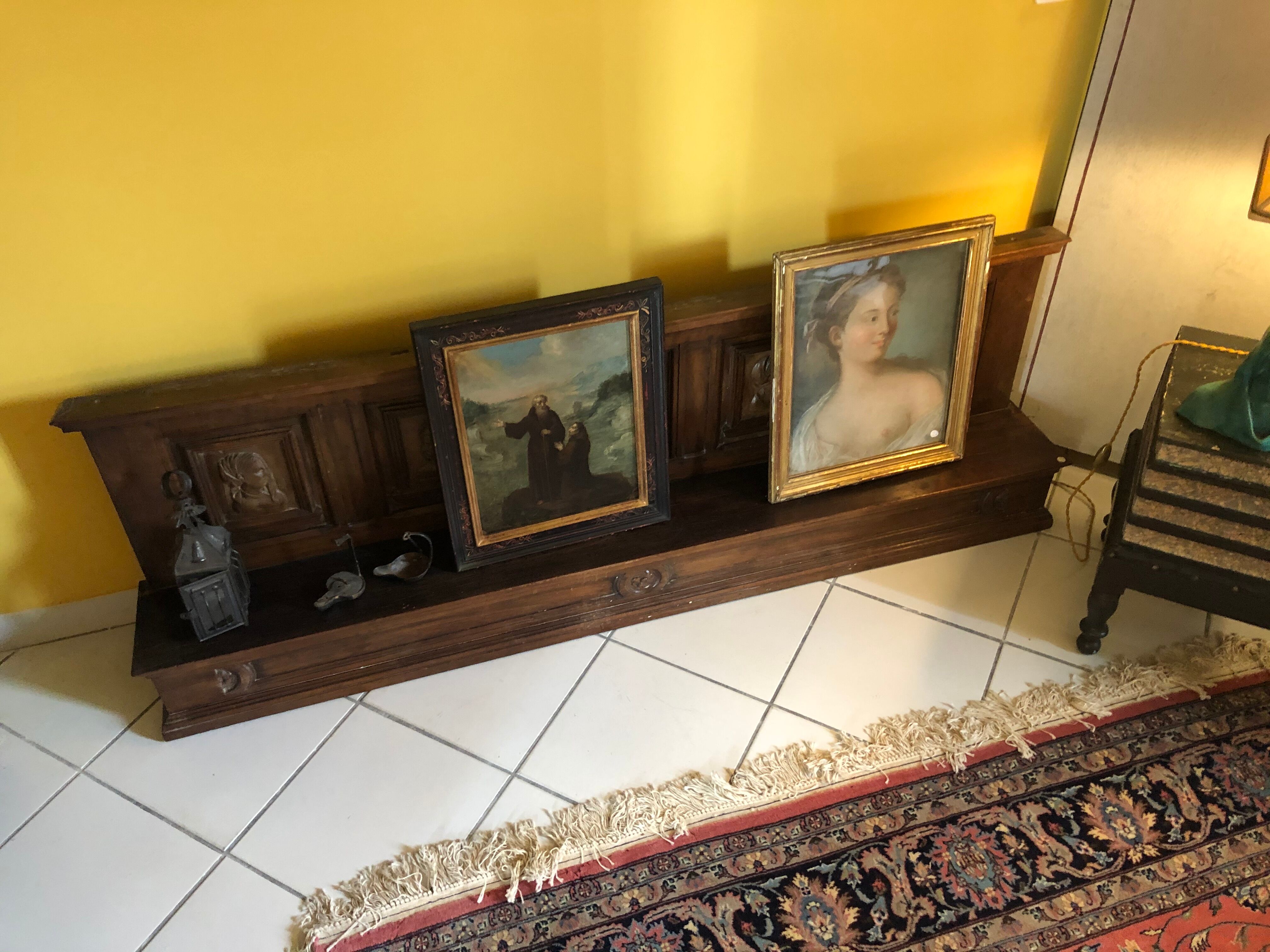 Provençal furniture top head of allegories