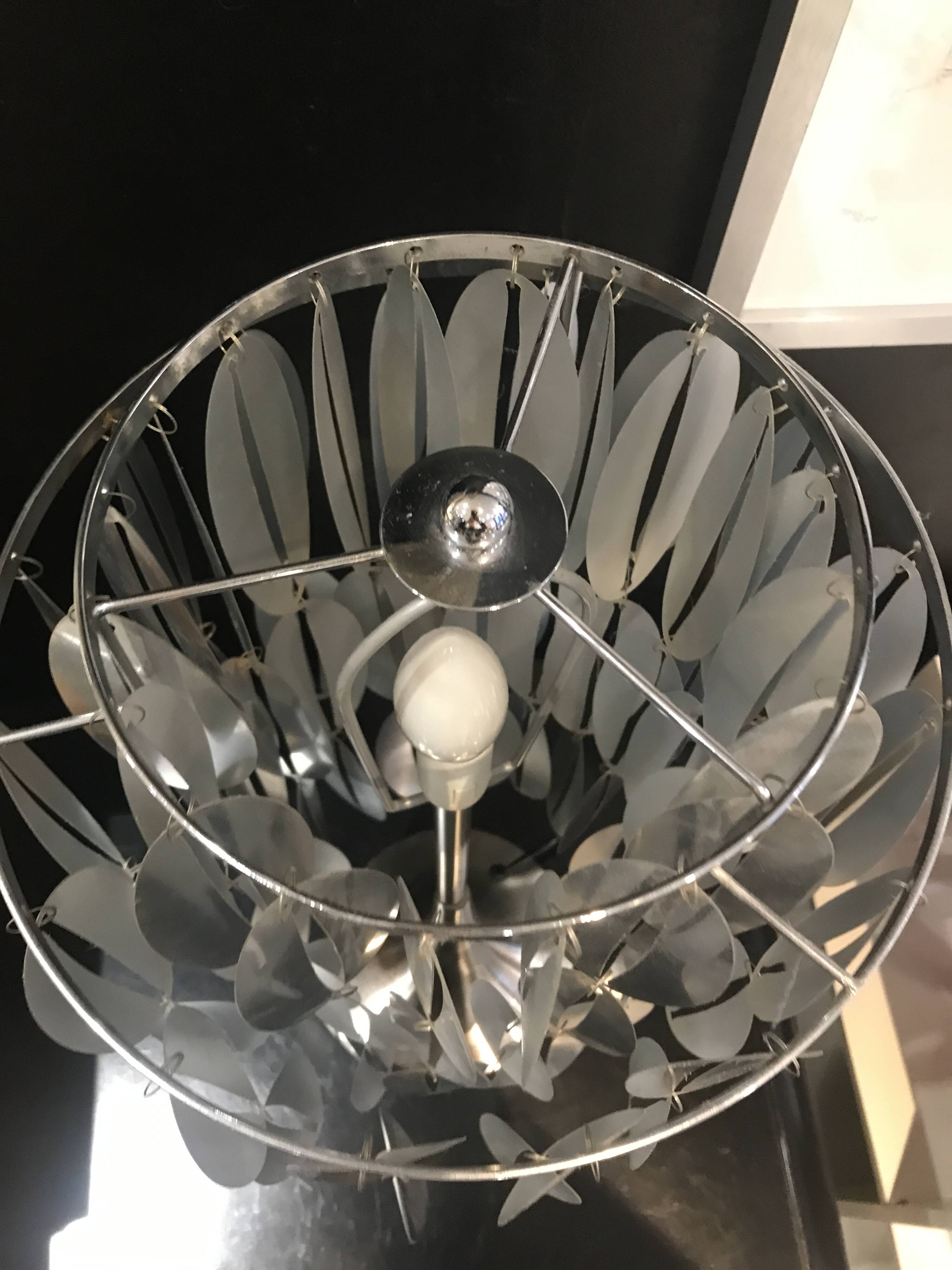 Aluminum tassel table lamp