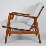 Fauteuil spectaculaire rénové, tissu gris clair, années 1960, usine de meubles Swarzedzka