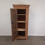 Armoire parisienne en sapin