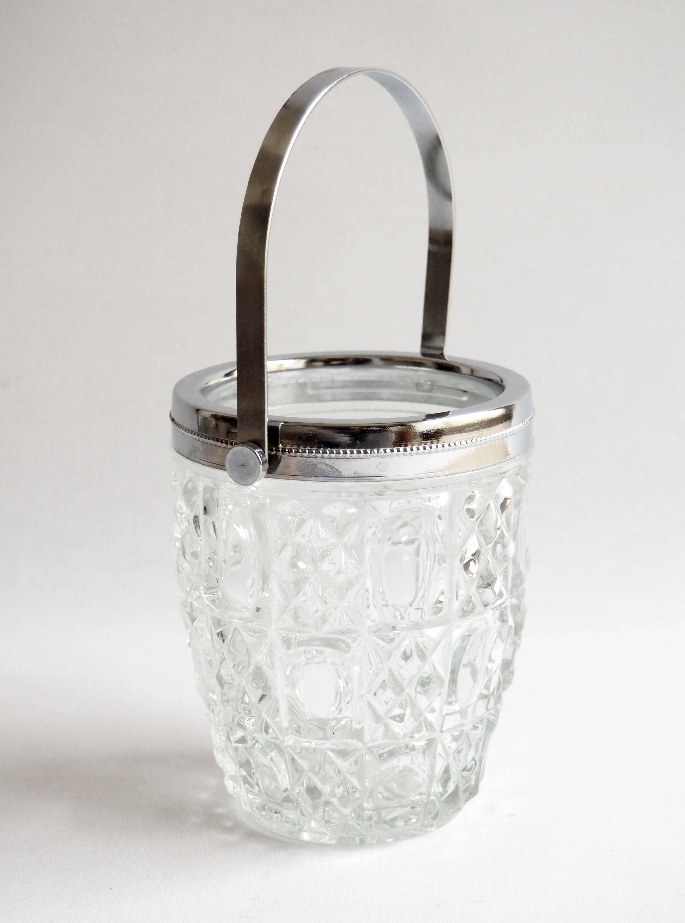 Checkerboard glass ice bucket