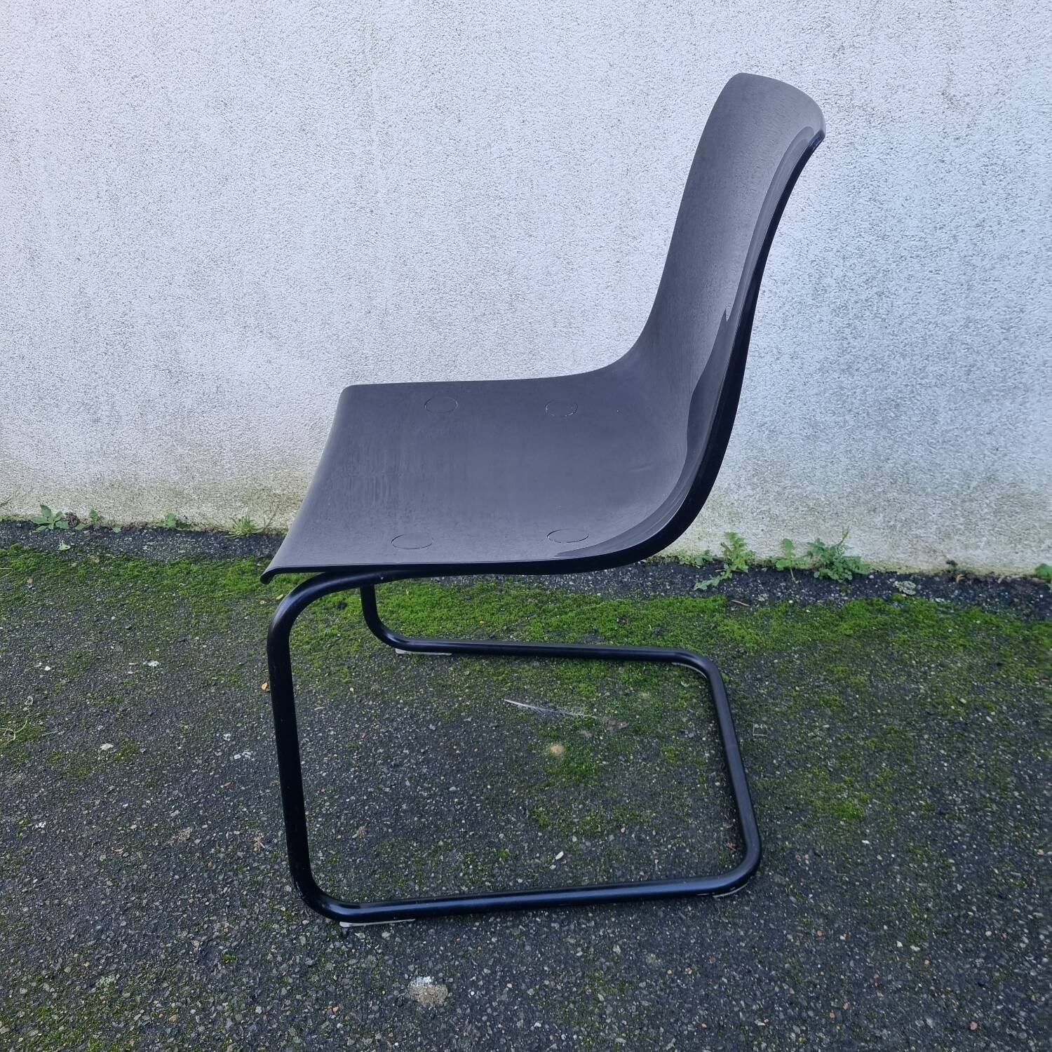 Contemporary thermoformed chair, 1980