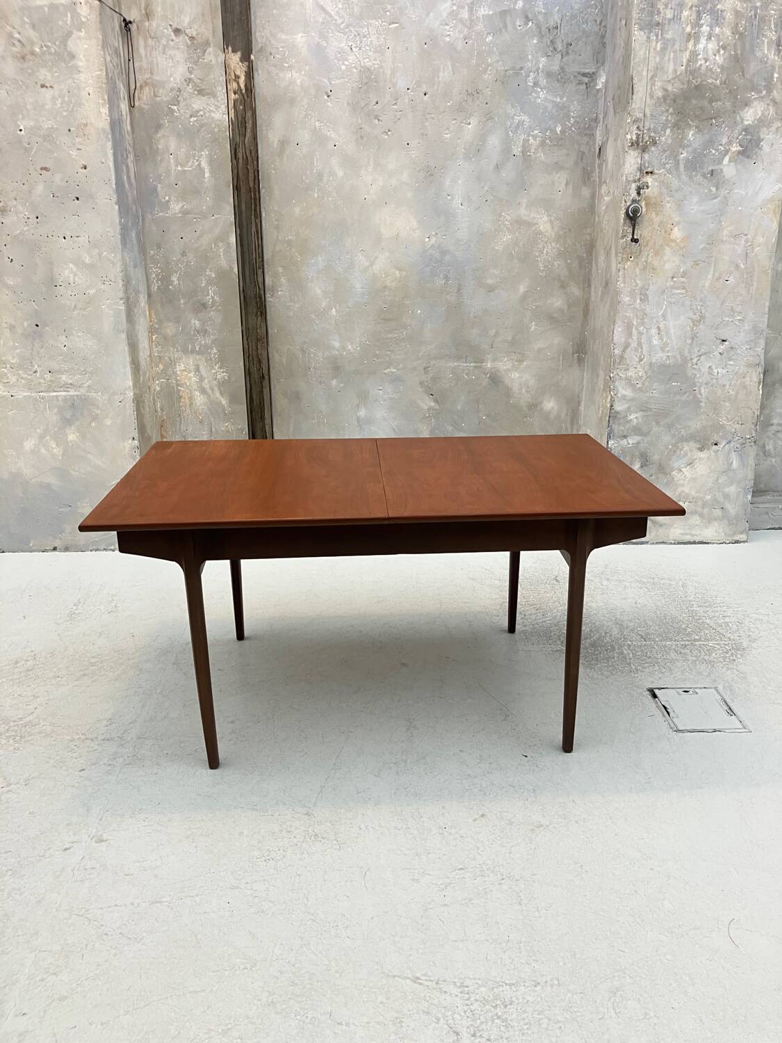 Table scandinave extensible vintage en teck