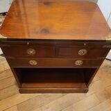 Meuble d'appoint anglais en placage d'if cuir et laiton