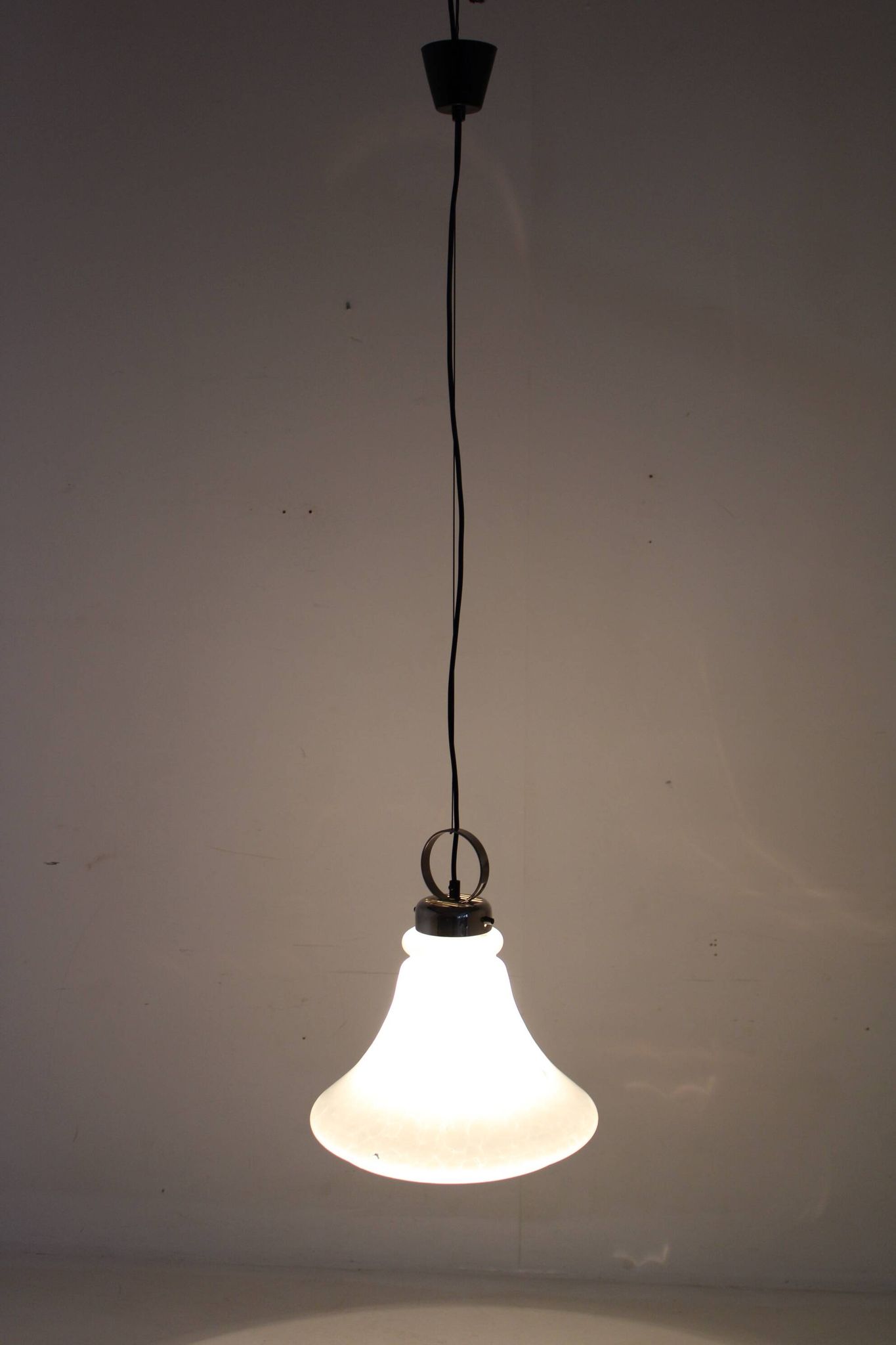 Suspension italienne en verre, années 1970