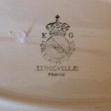 Service dish, in earthenware geometric patterns red and vintage green, stamped KG Luneville