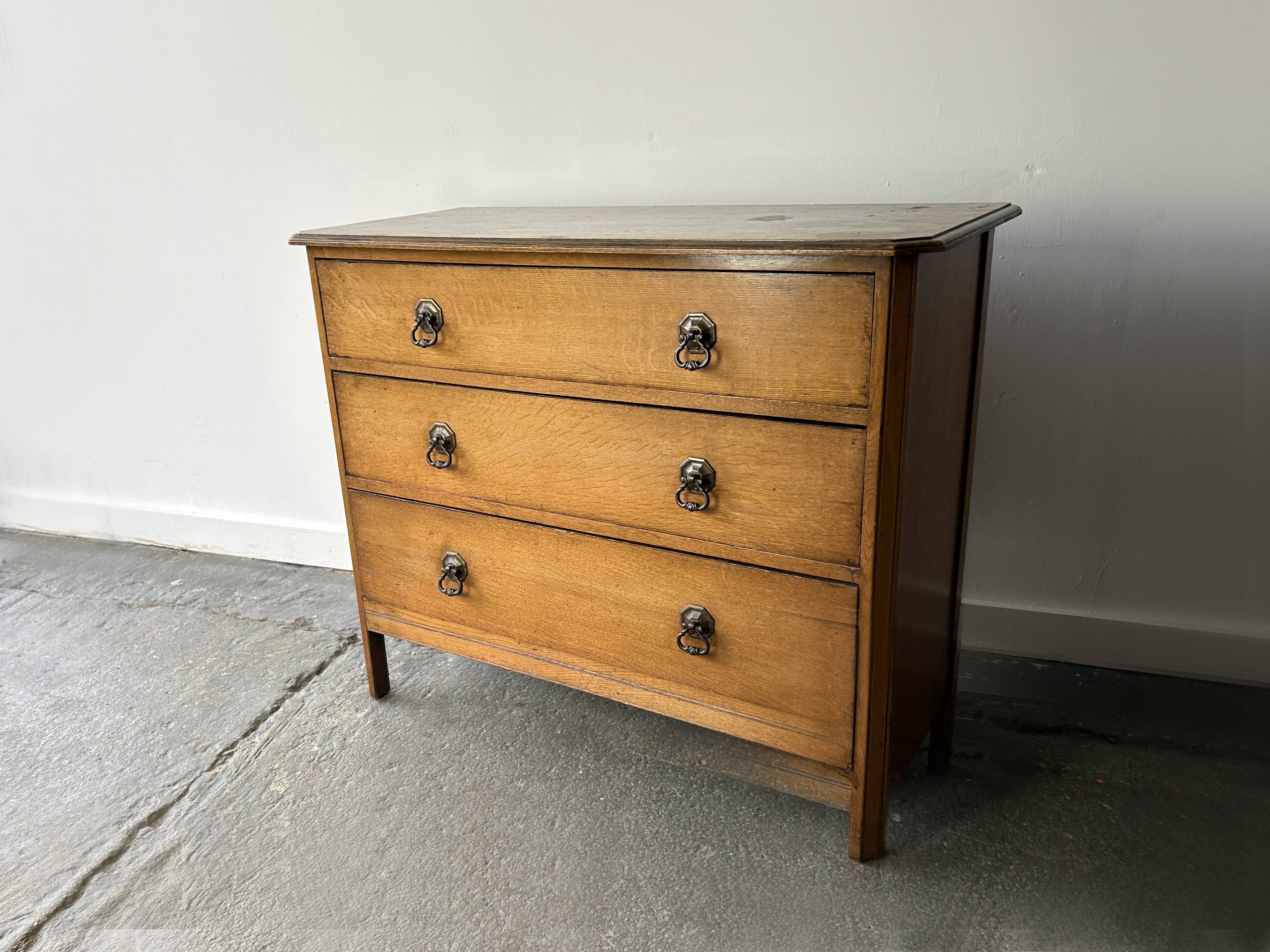 1940s vintage small Georgian style oak chest of drawers