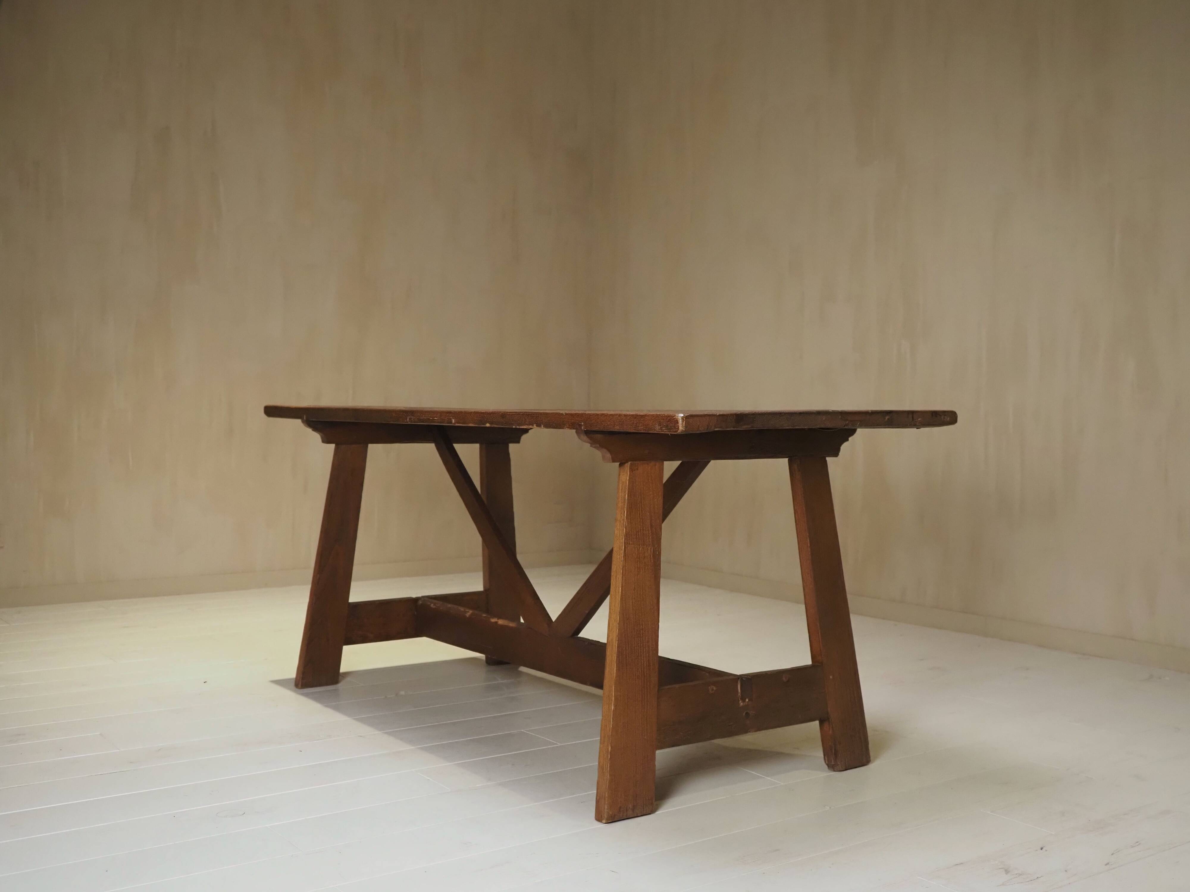 19th-century Italian dining table