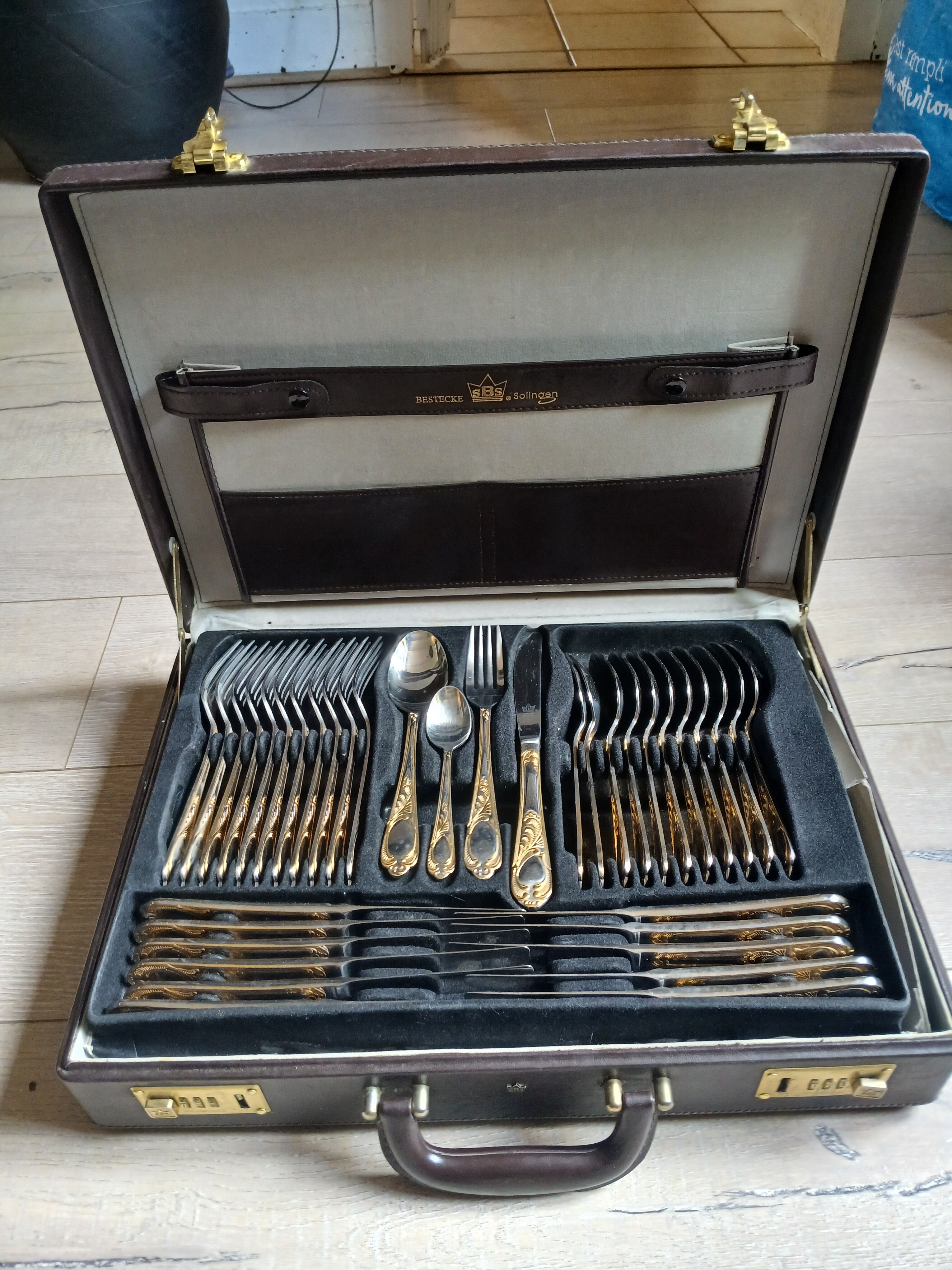 Ménagère de luxe SBS Solinger 63 pieces