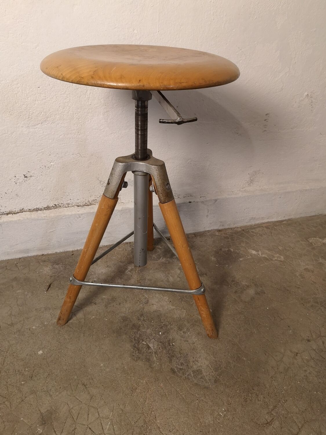 Industrial stool girsberger