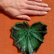 Retro leaf pocket emptier