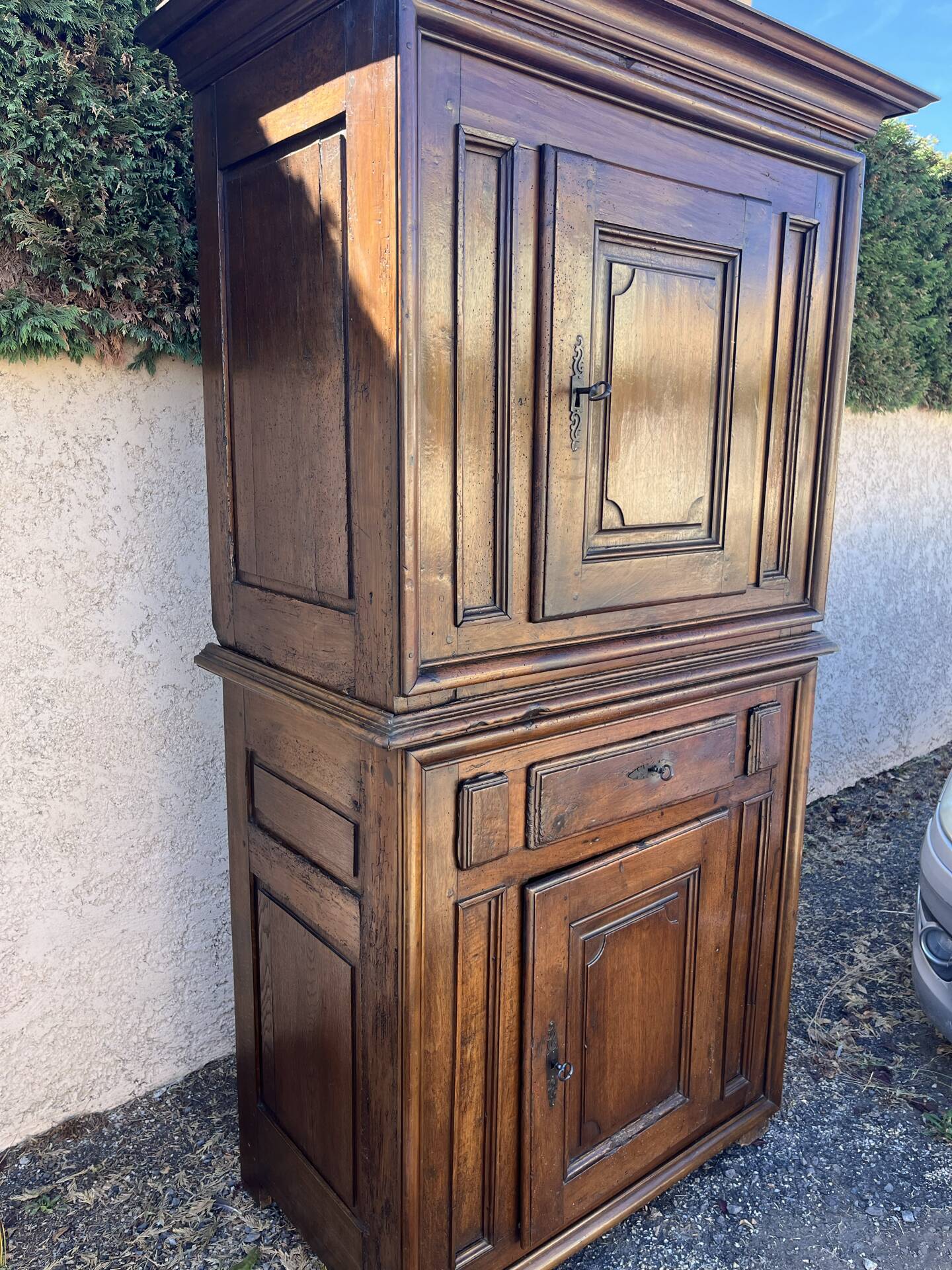 Buffet ancien deux corps en noyer 1800