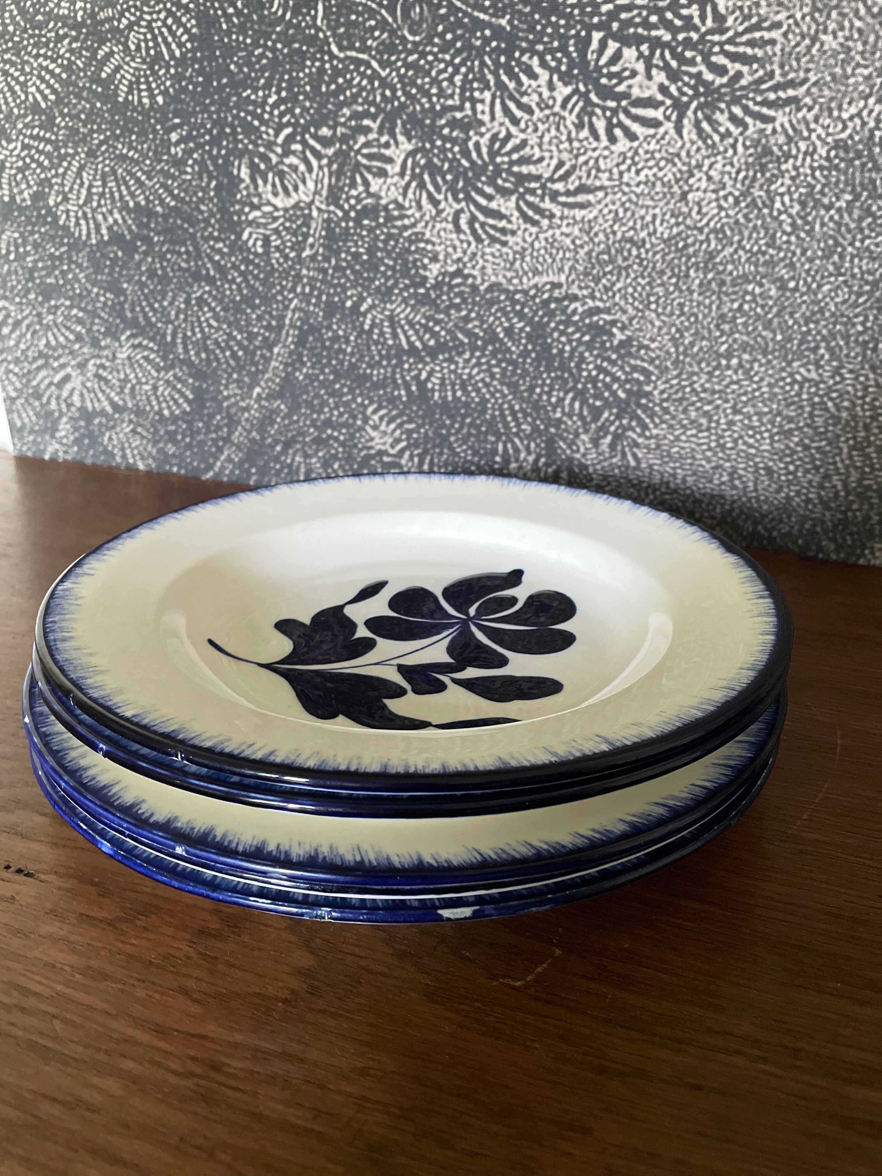 Plates model thebes salins iron earth