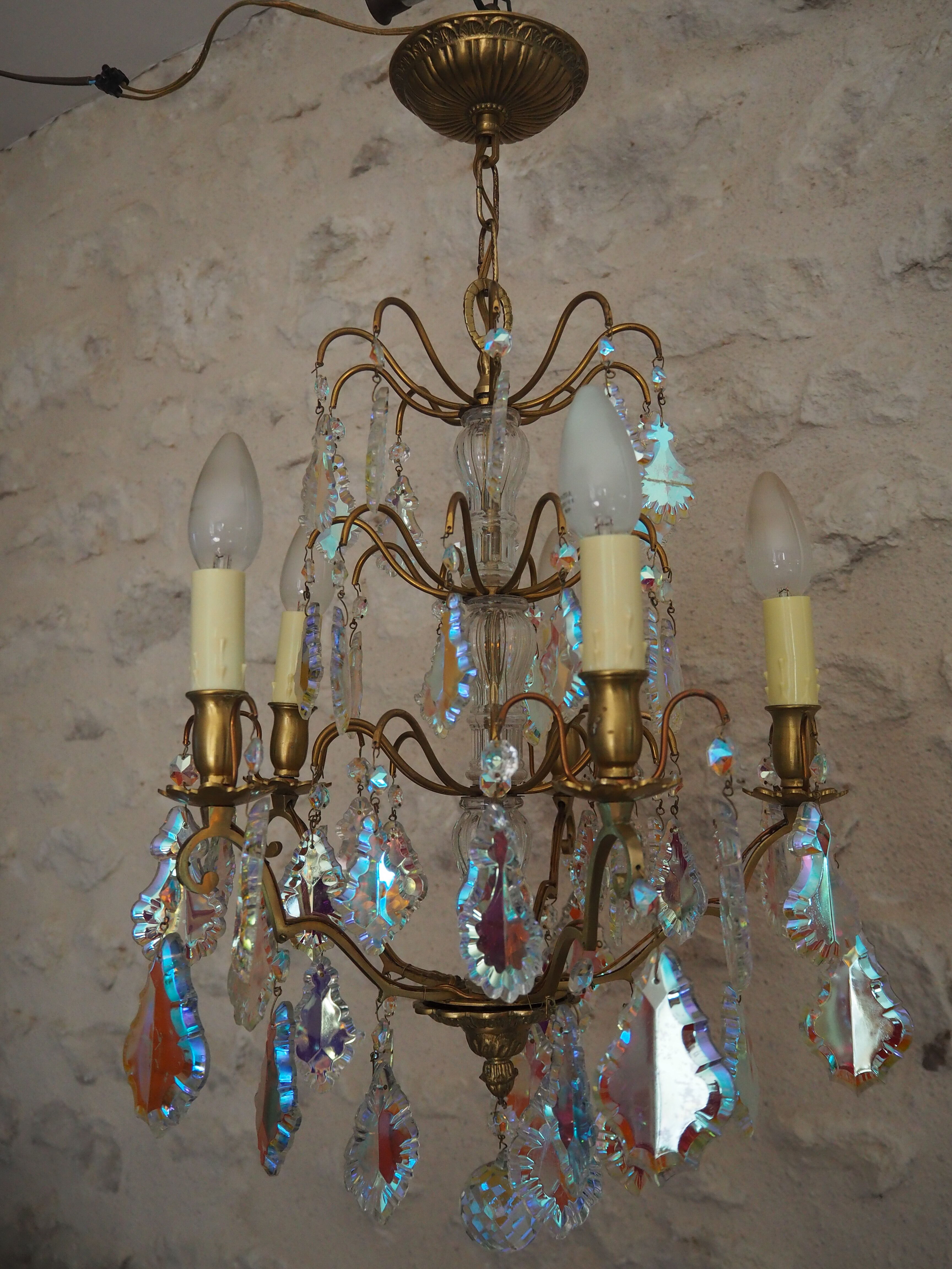 Lustre à pampilles en verres nacrés et bronze