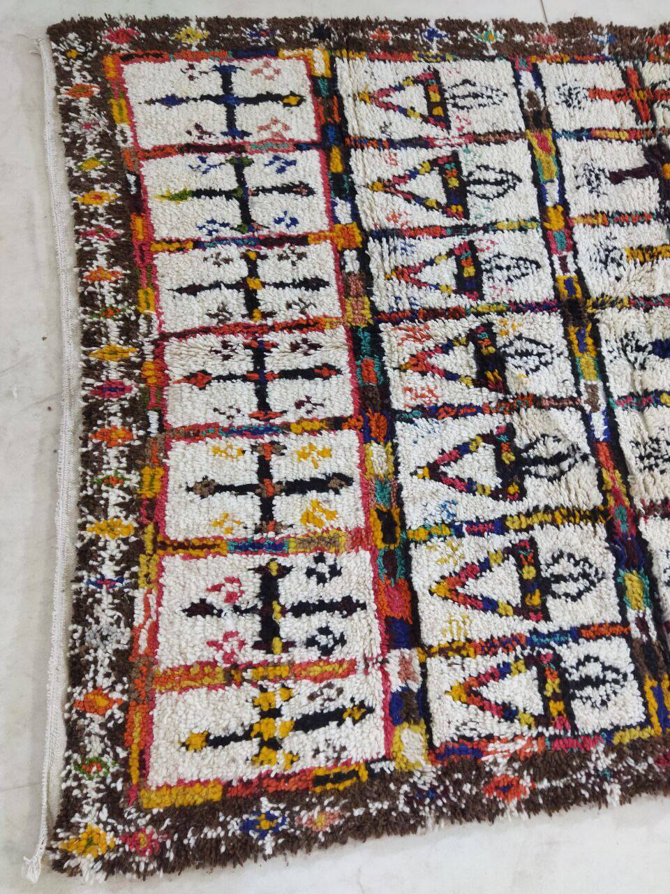 Handmade moroccan berber rug 230 x 167 cm