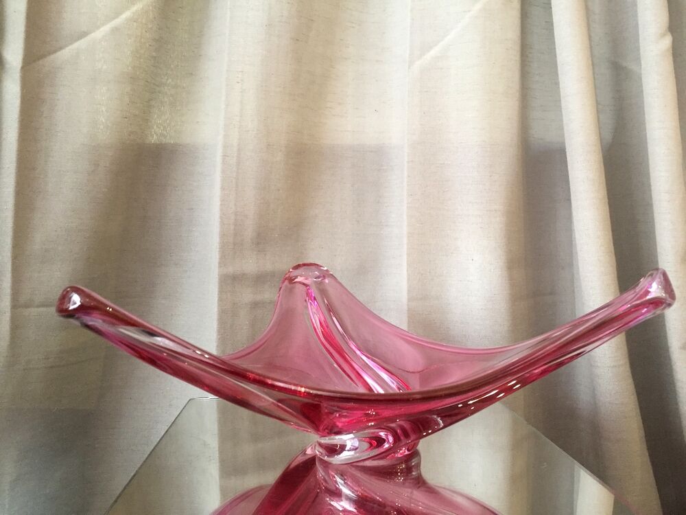 Triangular cut in val st lambert crystal of pink purple color