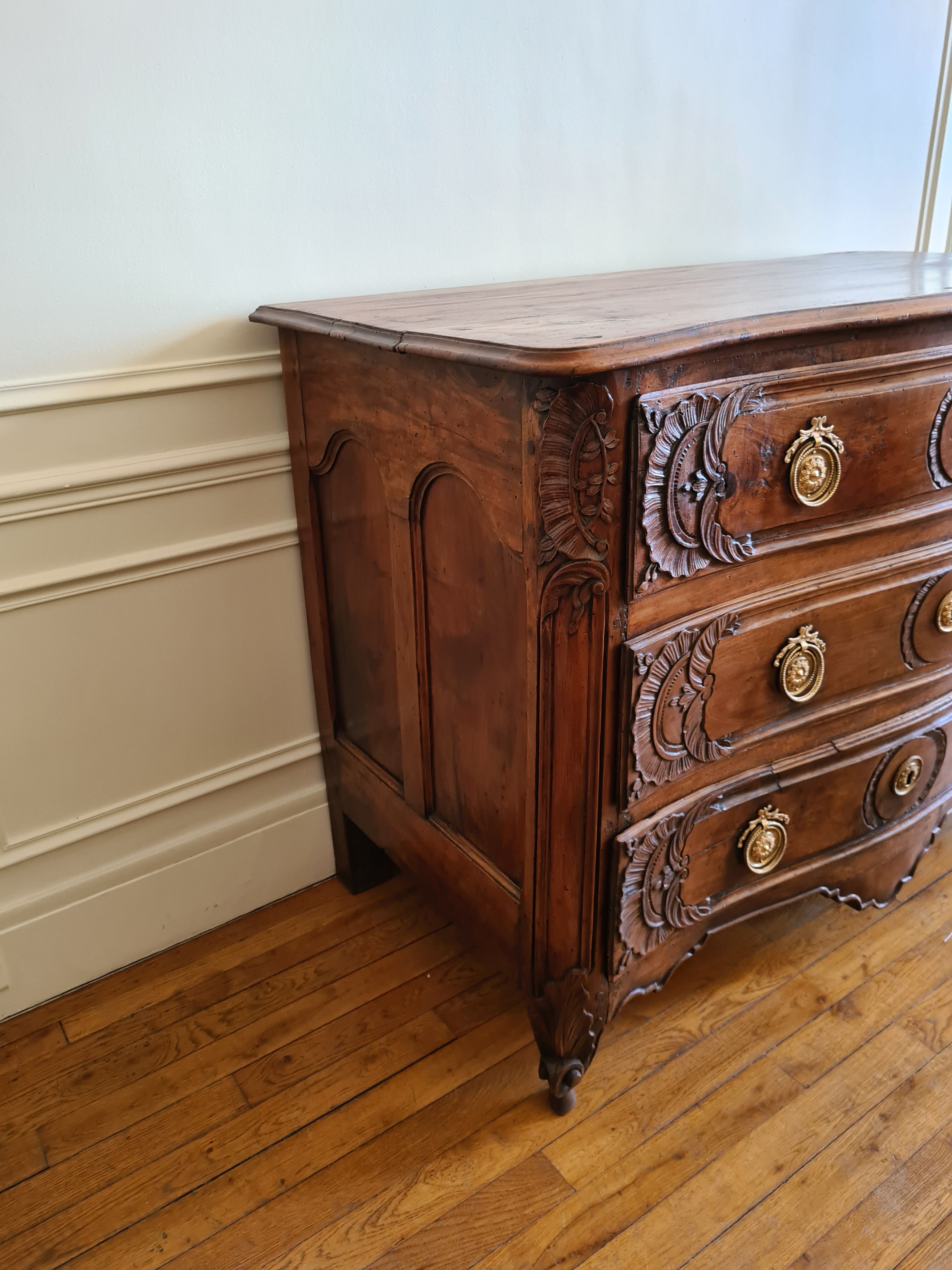 Louis XV period walnut chest of drawers, circa 1760