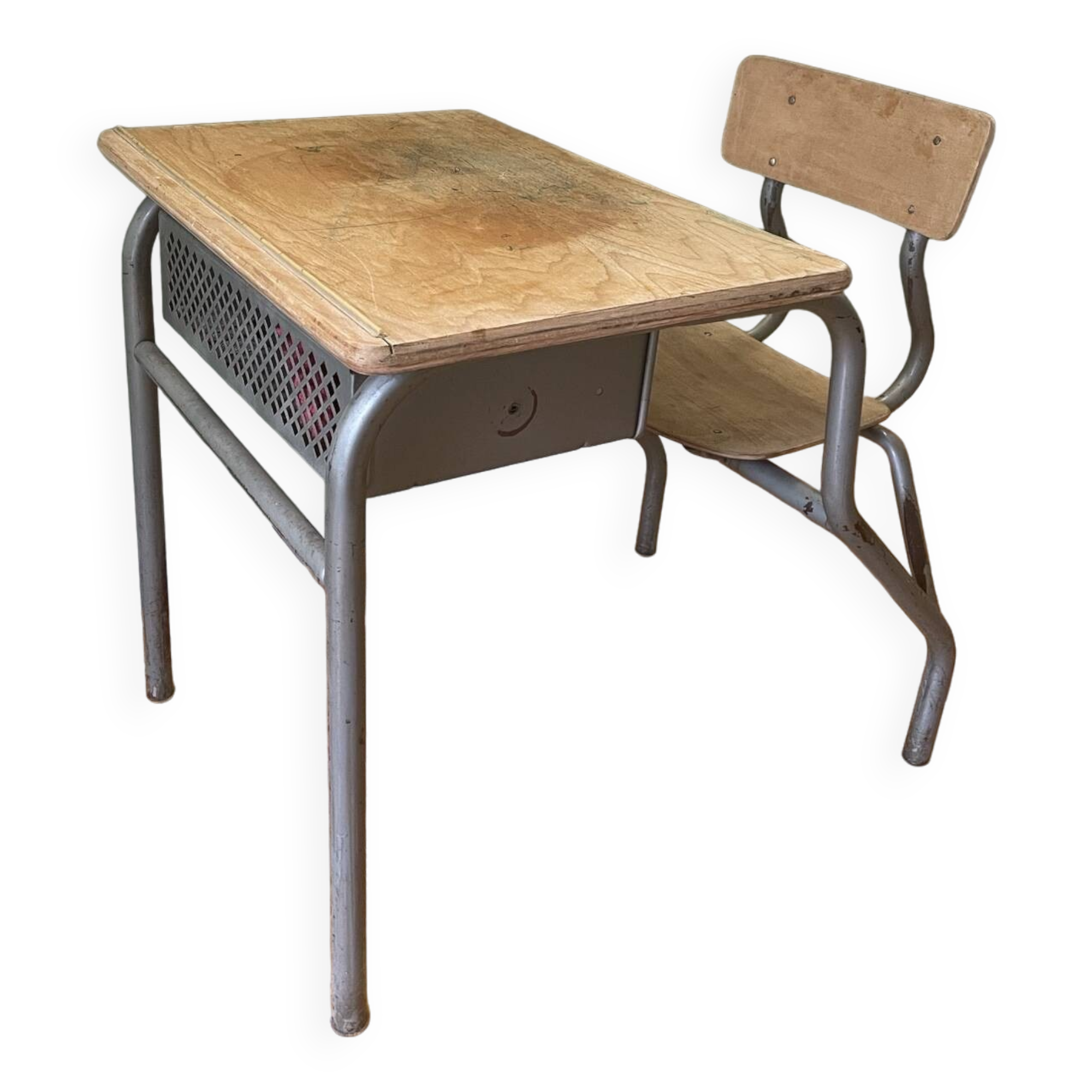 The 1950 school desk with its integrated chair