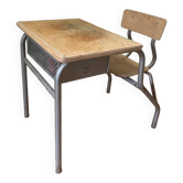 The 1950 school desk with its integrated chair