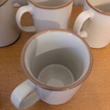 Six mugs en céramique