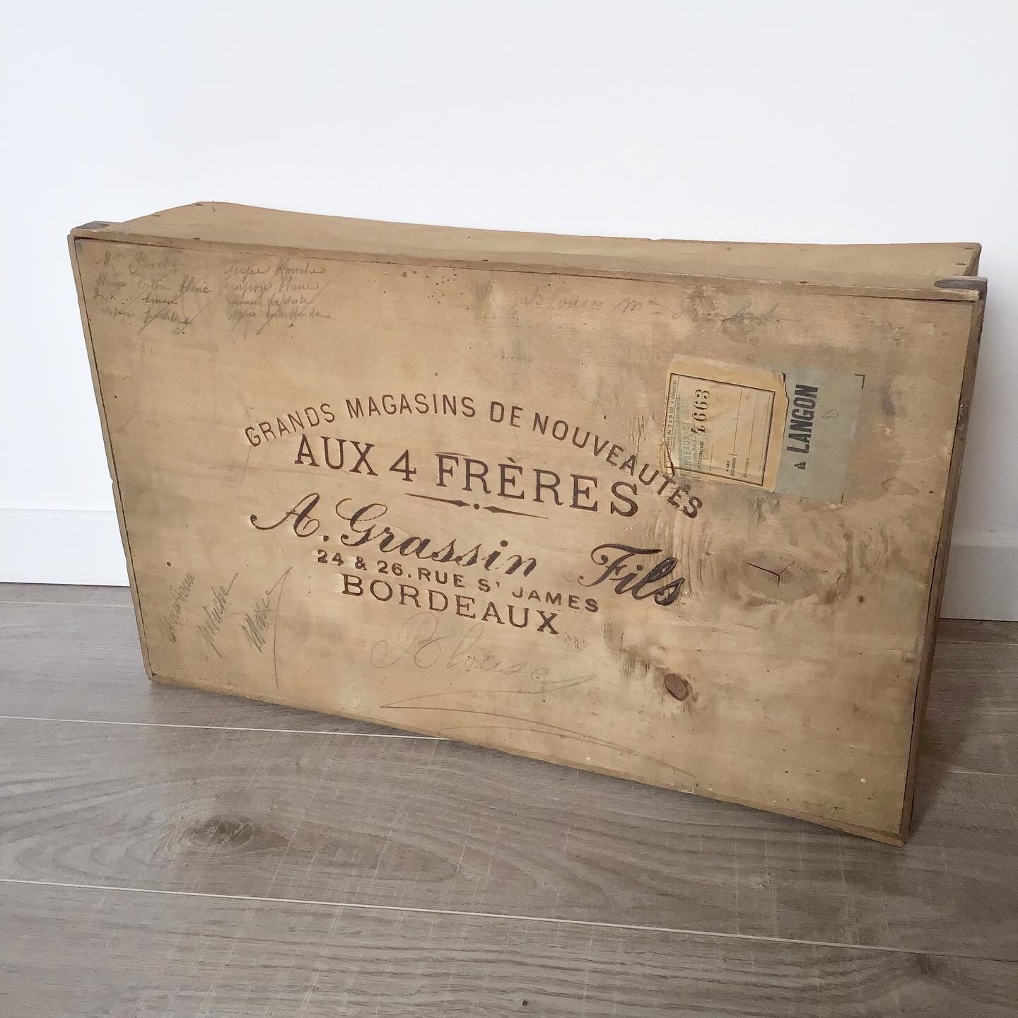 Old wooden box from the department stores of Bordeaux