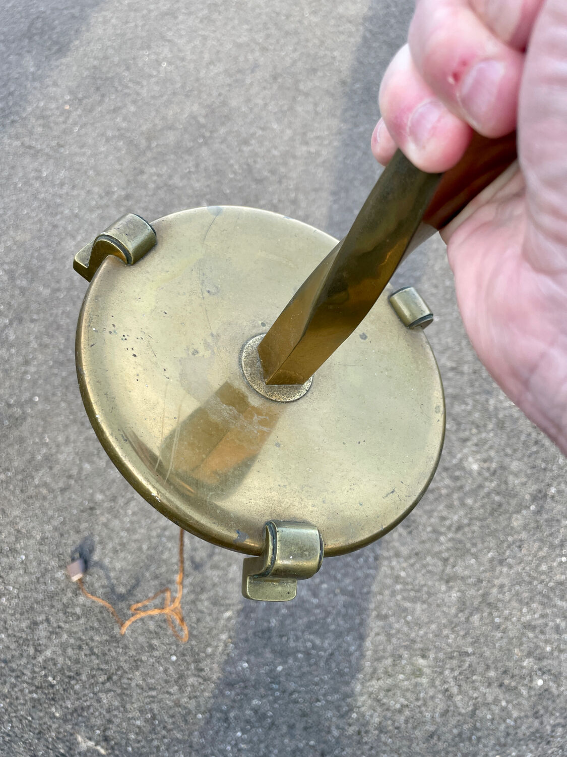 Vintage tripod lamp foot twisted brass