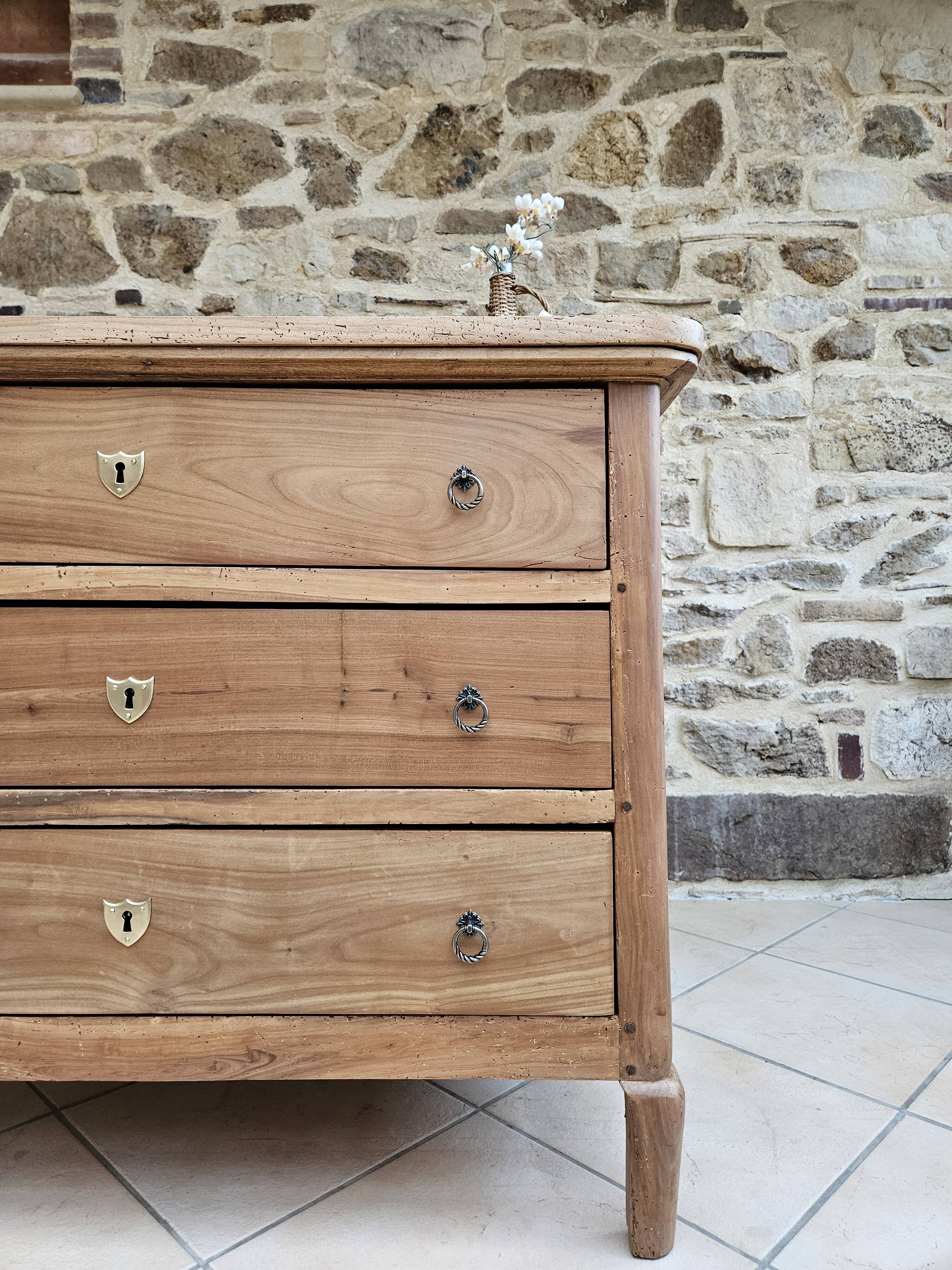 Antique chest of drawers