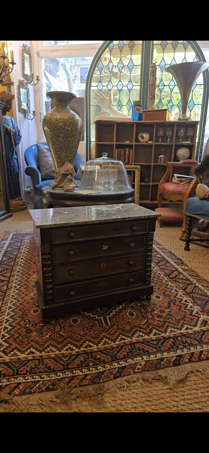 Miniature commode