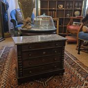 Miniature commode