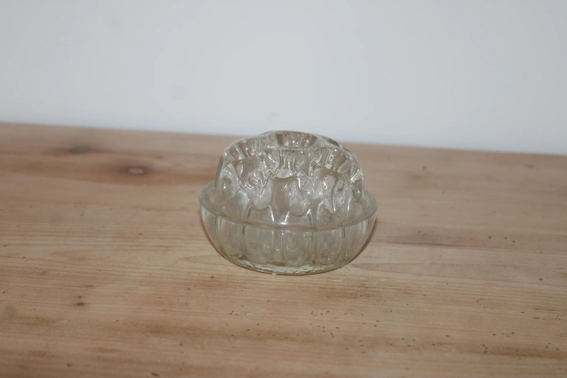 Vintage clear moulded glass flower holder – Flower holder – Ø 10 cm