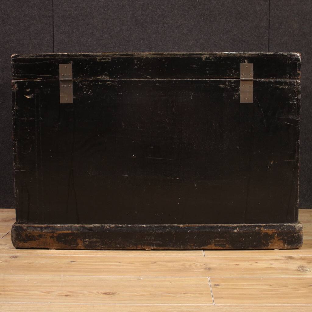 Small Chinese Chest from the 20th Century