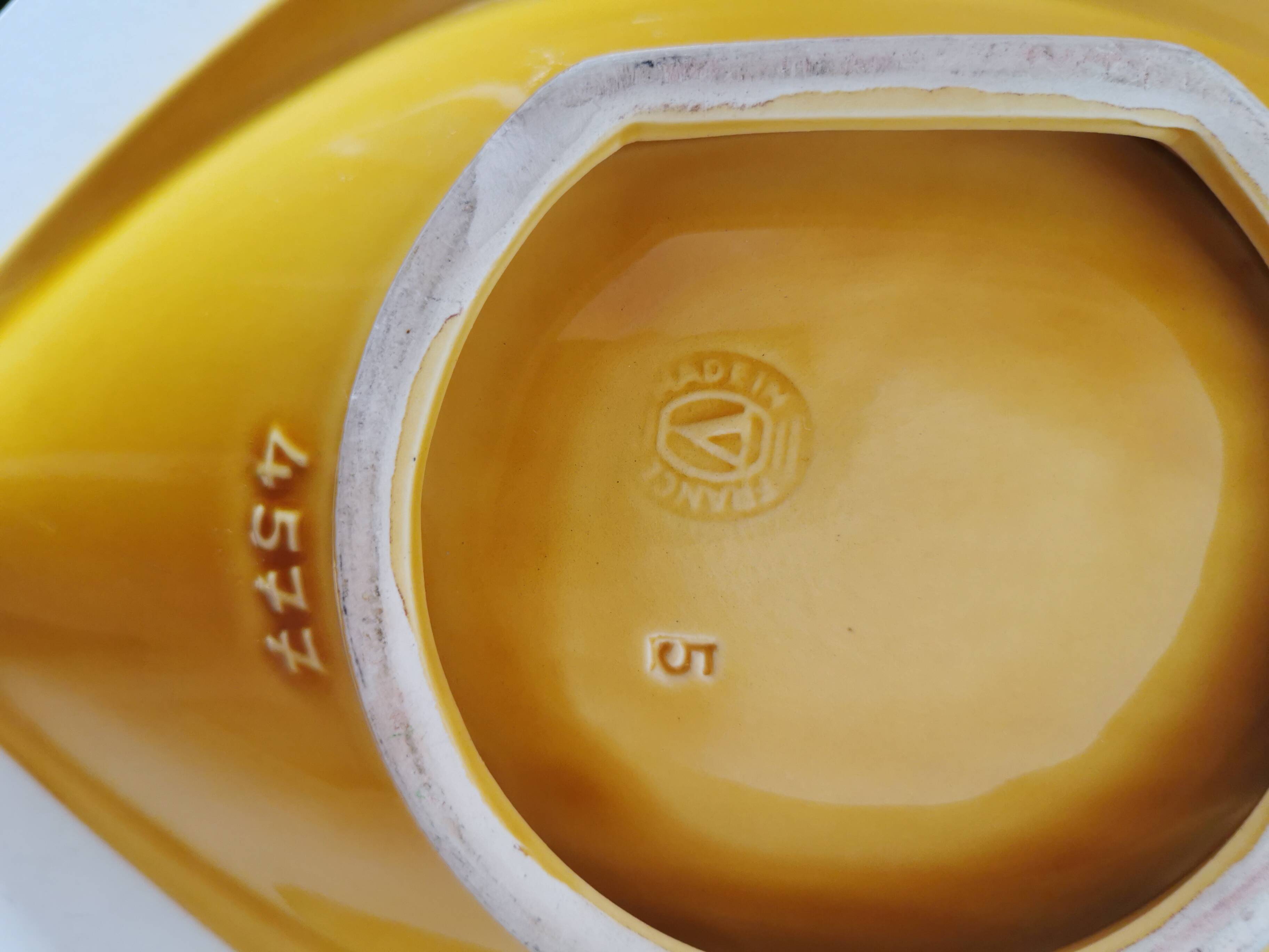 Vallauris yellow wood effect slip pocket emptier