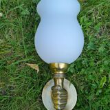 Hand-to-torch wall lamp