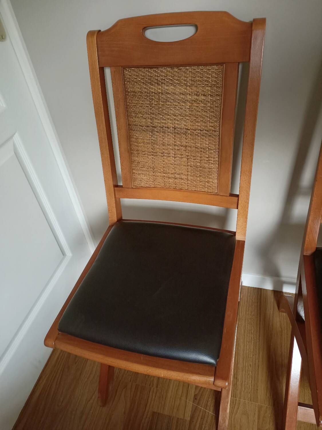Set of 4 wood and leather chairs