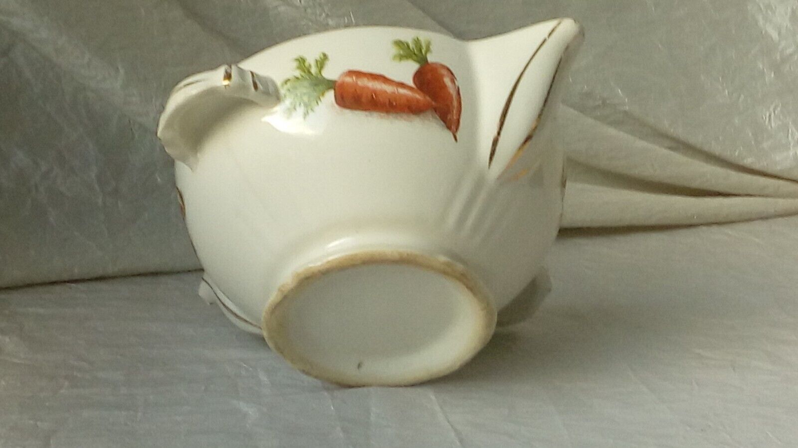 Sauceboat in earthenware decorated with four seasons vegetables.