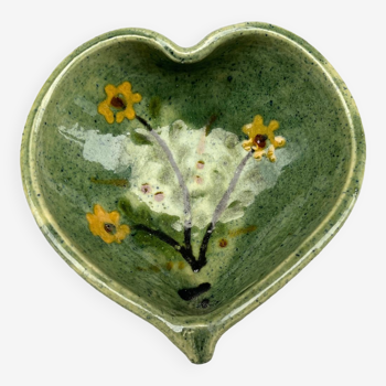 Coupelle coeur en grés bohème vert et fleurs jaunes poterie d'Annecy 1960