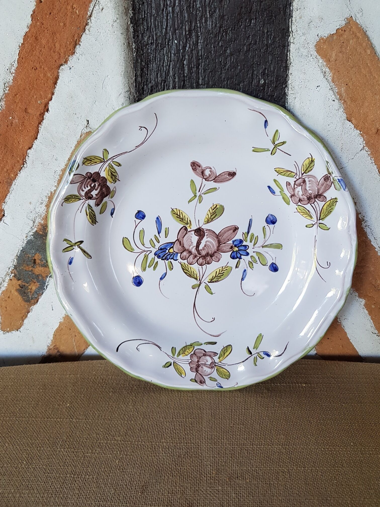 Earthenware plate decoration flowers