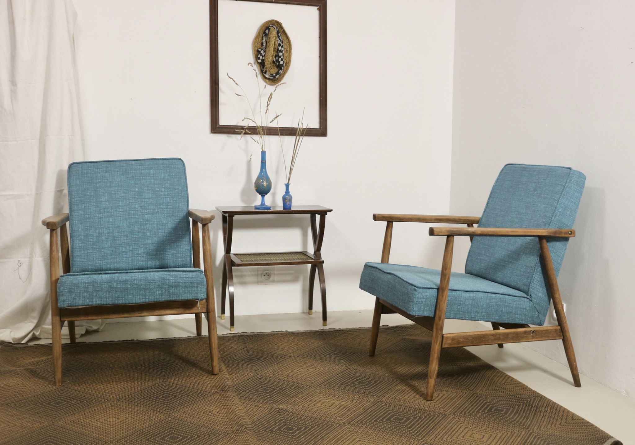 Pair of armchairs Henryk lily 300-190s 1970