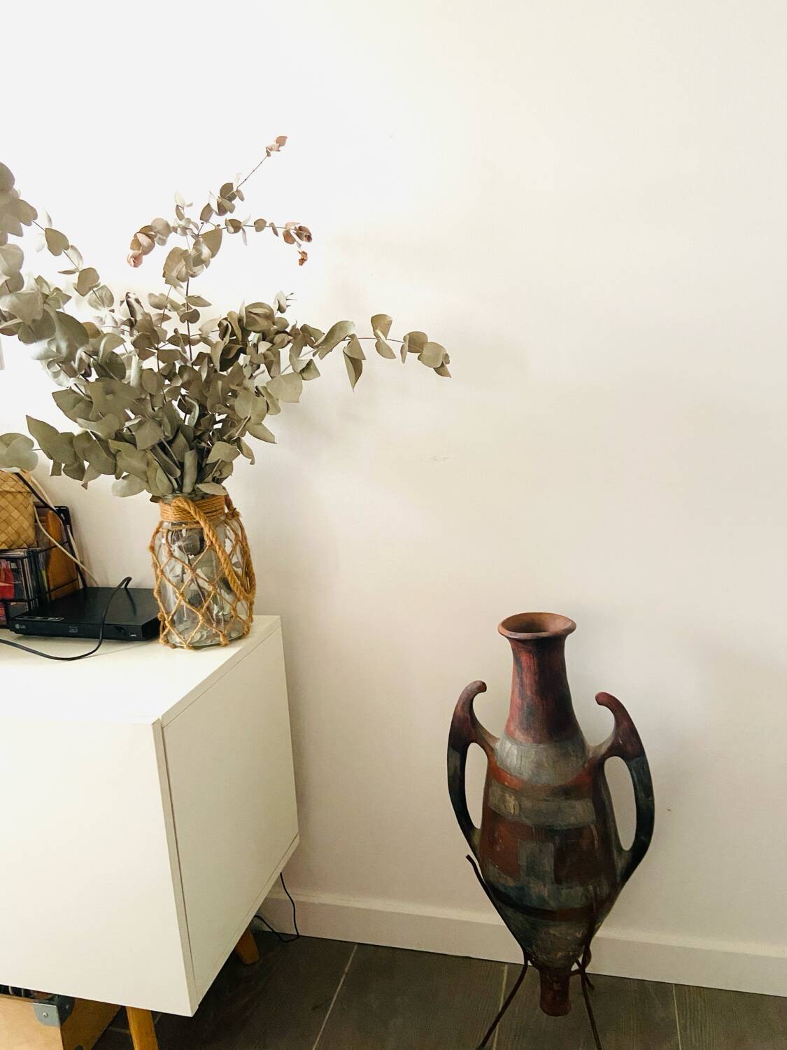 Ancient Kabyle amphora in terracotta.