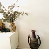 Ancient Kabyle amphora in terracotta.