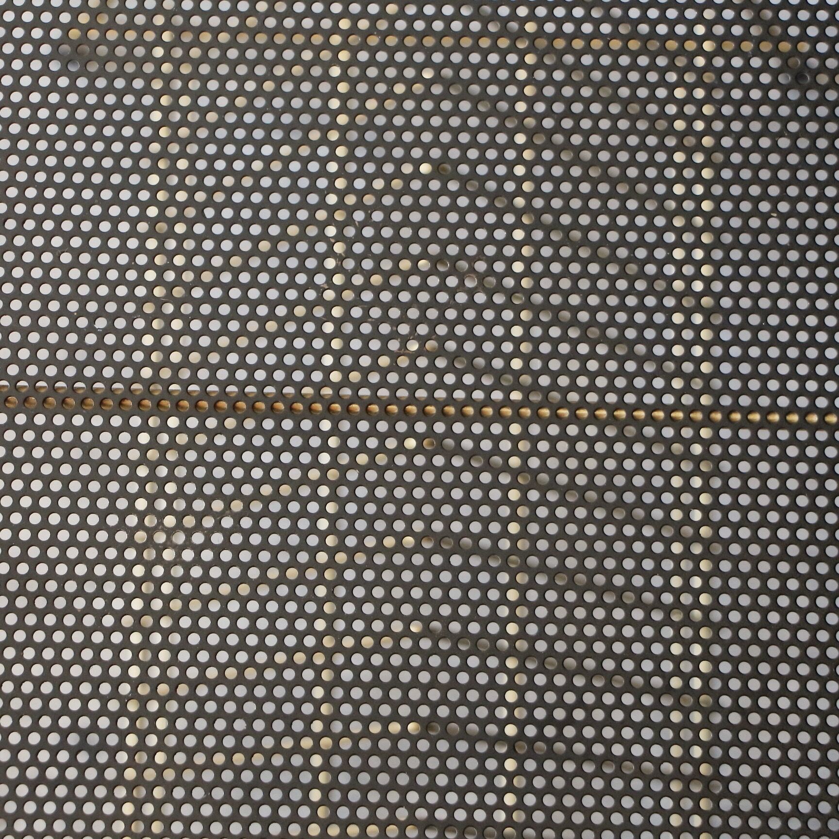 Sellette ranges vinyls in metal