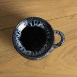 Ancien petit pot en céramique bleu foncé et clair avec une anse vase déco
