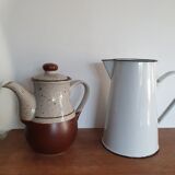 Two-tone sandstone teapot
