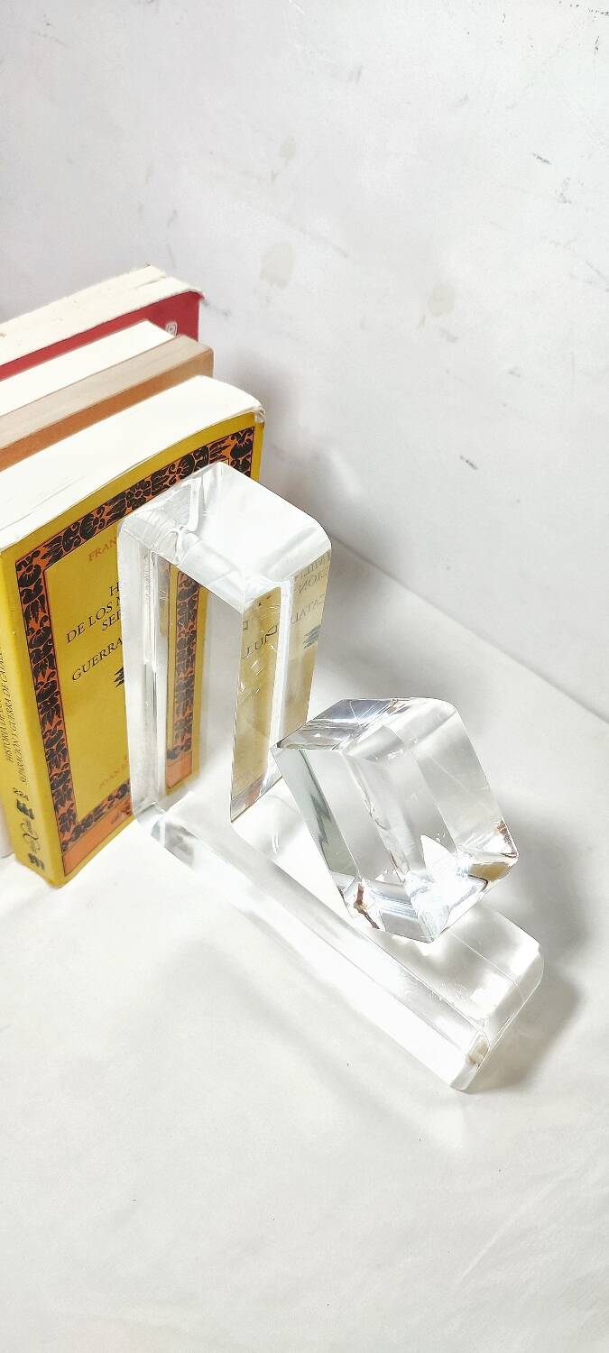 Par de sujeta libros de metacrilato. España, 1980s.