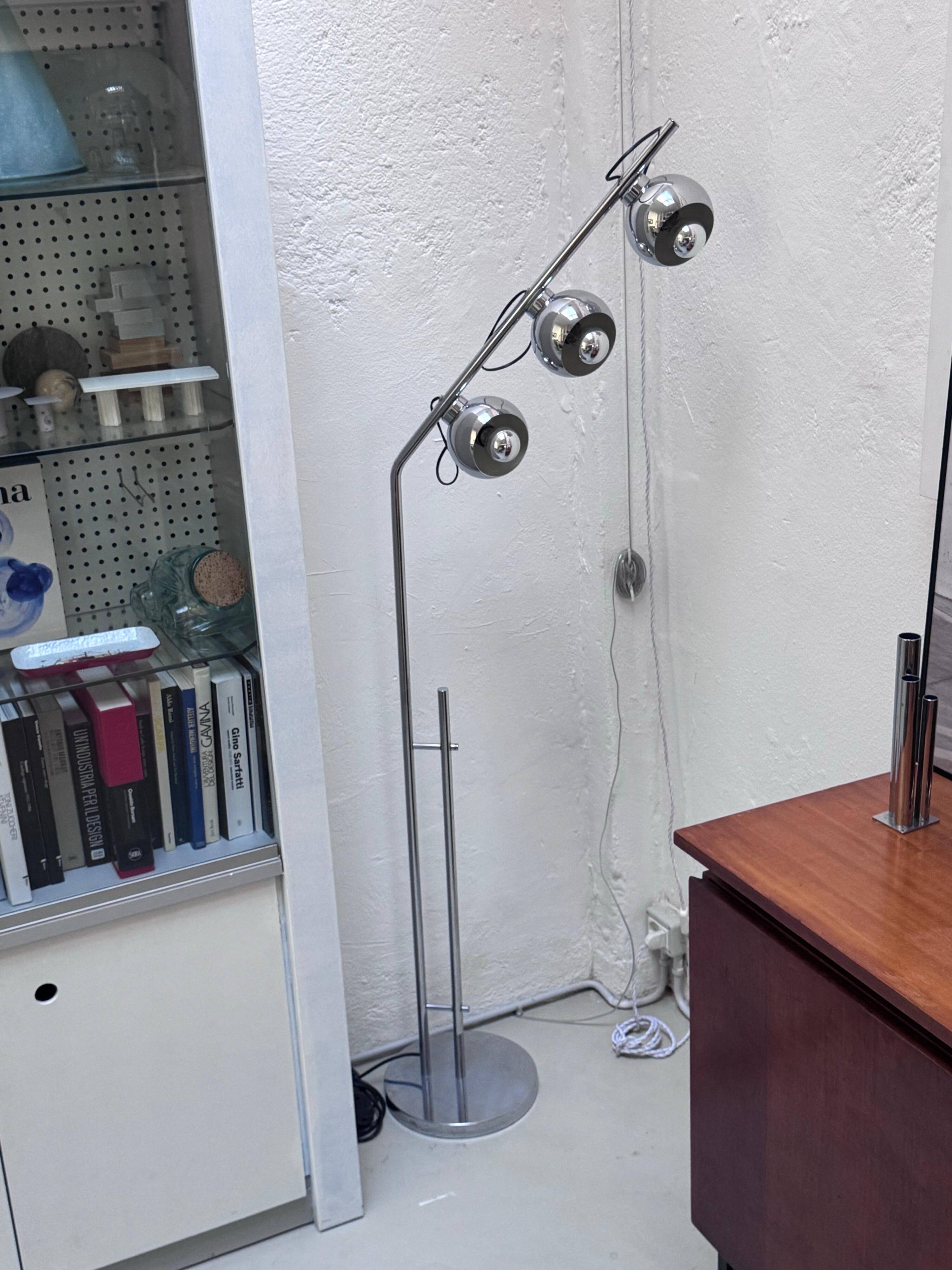 Lampadaire space age en métal chromé avec lumières magnétiques par Reggiani