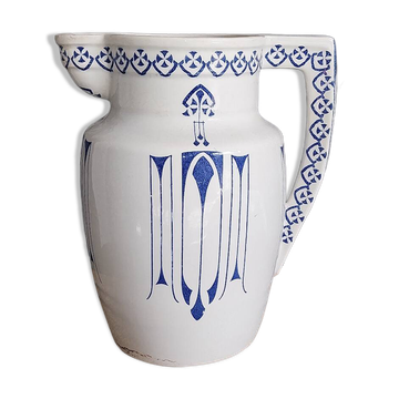 Broc en porcelaine