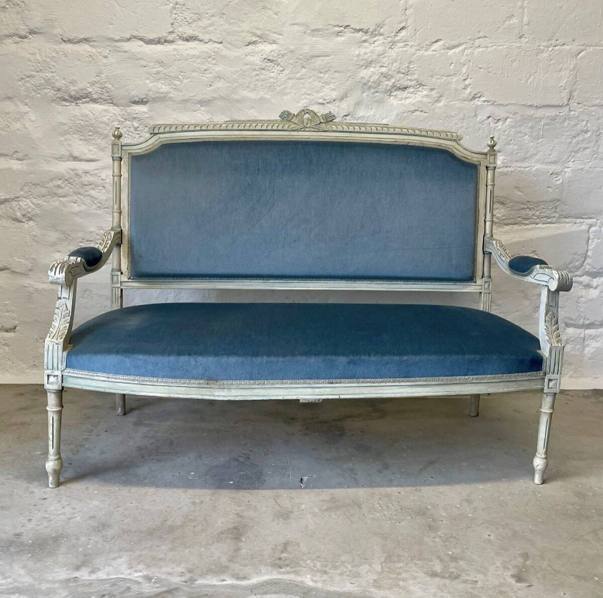 Louis XVI style living room, 6 rooms