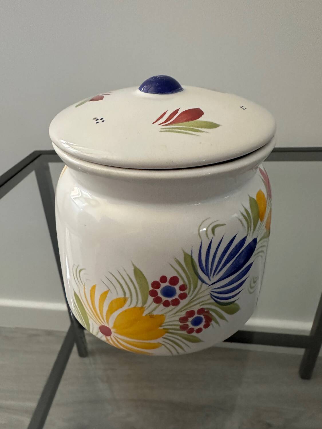Ceramic flower pot