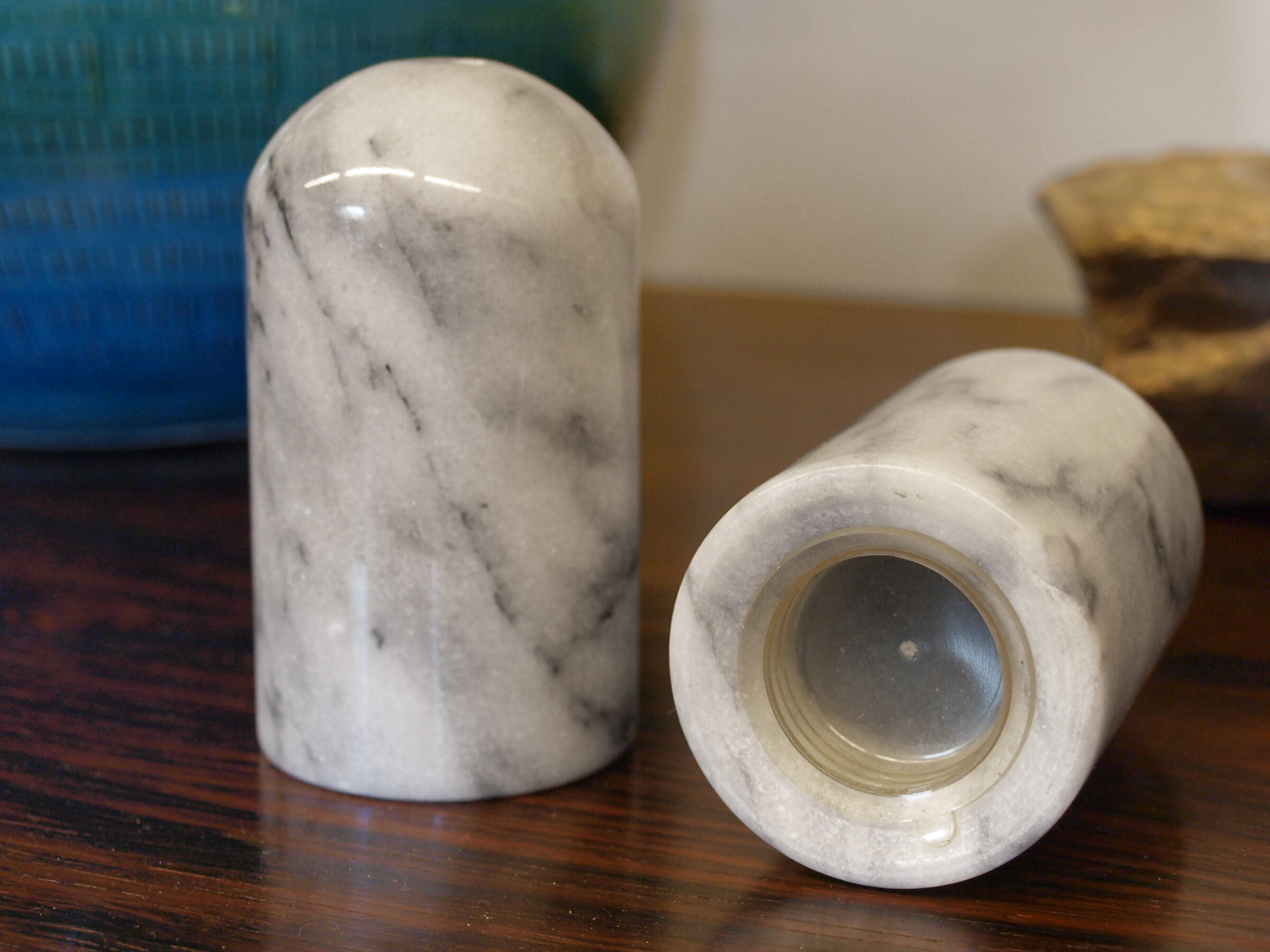 Set of table accessories in Carrara marble